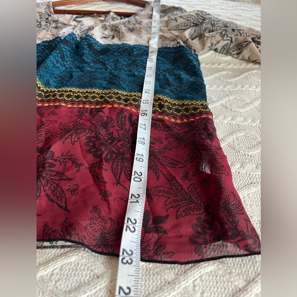 HeartSoul Semi- Sheer 3 Pattern Polyester Blouse Women’s Size Medium - Picture 10 of 11